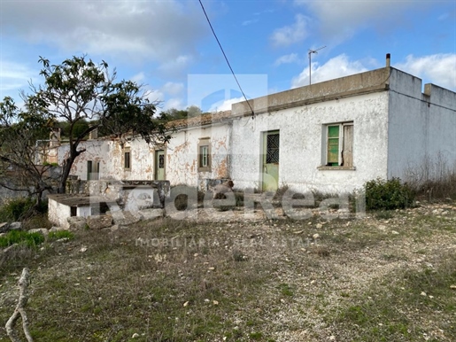 Land with ruin with an area of 280 m2 in a privileged area five minutes from Loulé