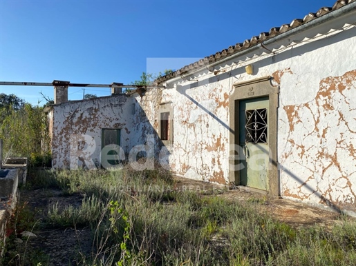 Land with ruin with an area of 280 m2 in a privileged area five minutes from Loulé