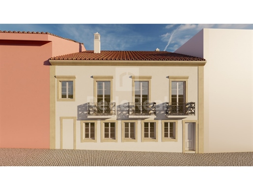 Casa na Baixa de Faro com Projeto Aprovado