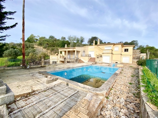 3 bedroom villa with pool to renovate in Santa Bárbara de Nexe