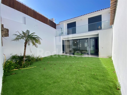 House T4 in Downtown Faro with garden