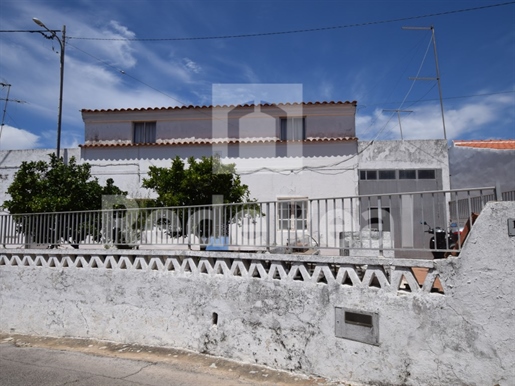 Detached 3 bedroom villa with land and borehole in Querença