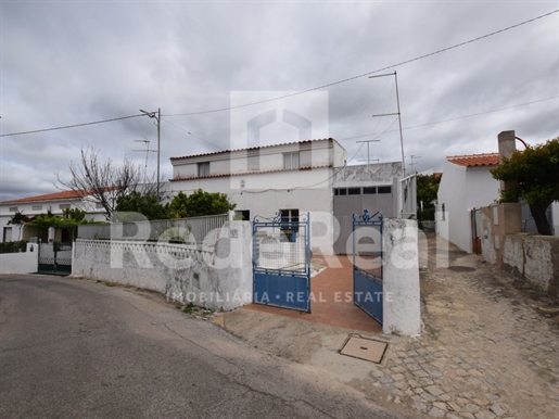 Detached 3 bedroom villa with land and borehole in Querença