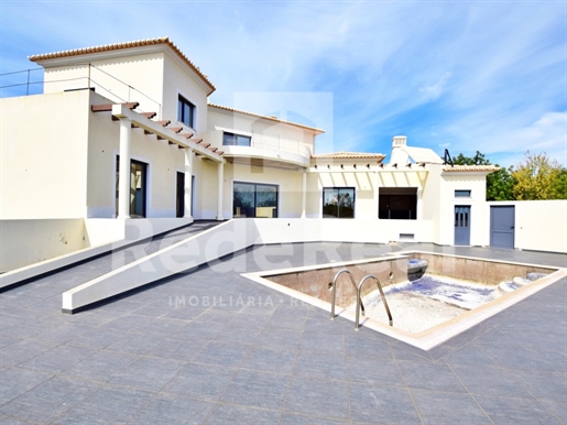 Vrijstaande Villa In Aanbouw Met Zwembad En Uitzicht Op Zee, Gelegen In Boliqueime.