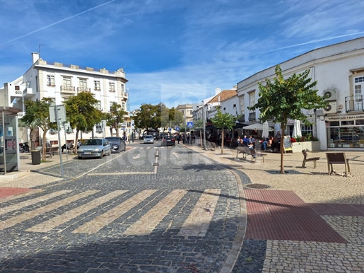 2 Tiendas/oficinas en una excelente ubicación en el centro de Faro