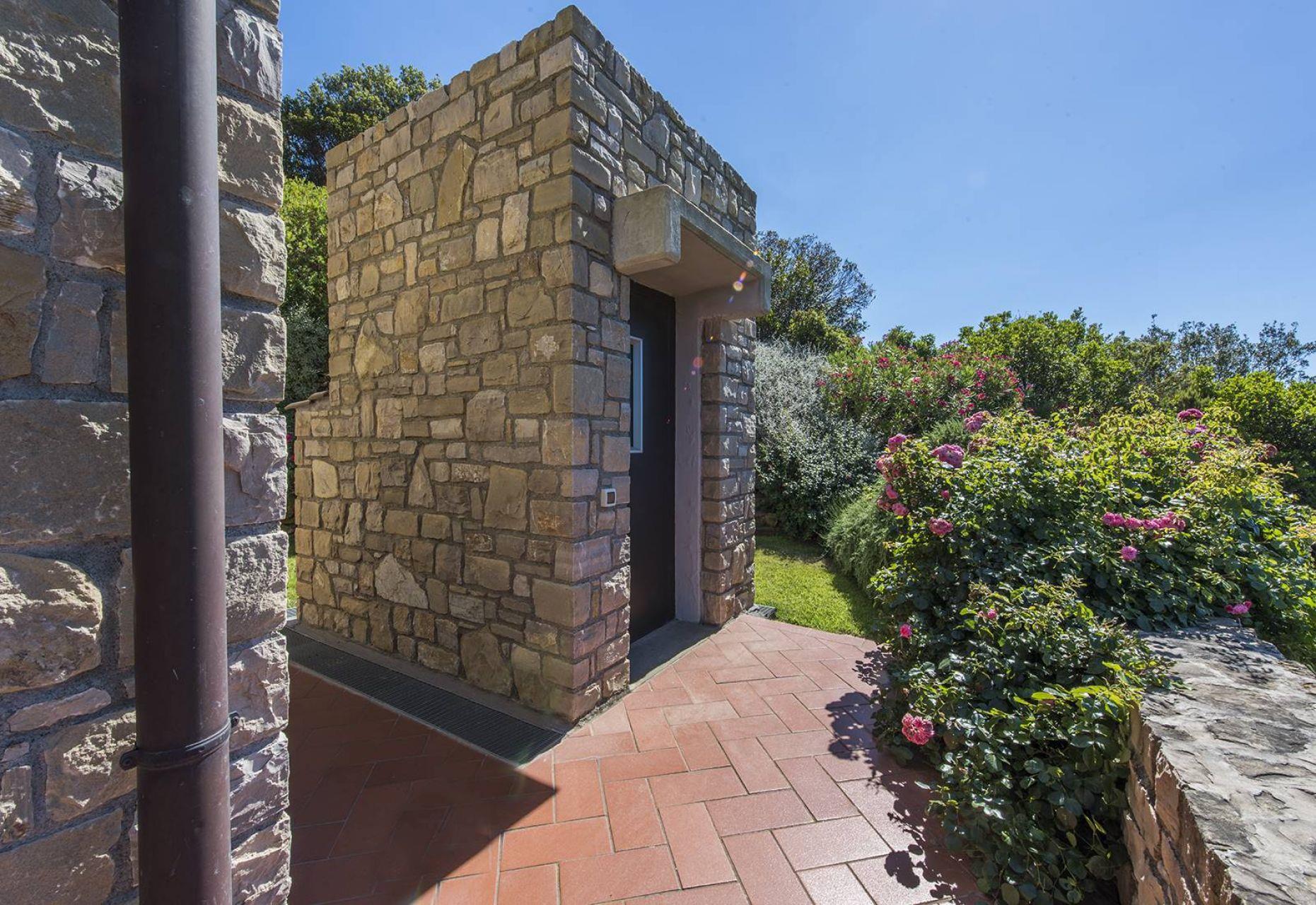 Purchase: House (58043)