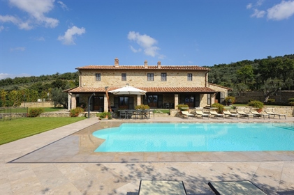 Élégante villa avec piscine près du lac Trasimène