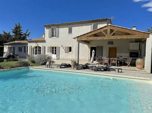Saint-Didier villa for sale with swimming pool