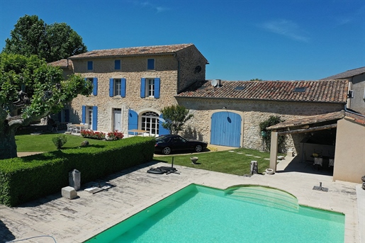 Exclusive village farmhouse with swimming pool and open view
