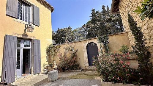 300m2 mansion with its 275m2 courtyard in Carpentras