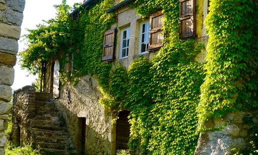 Weiler aus dem achtzehnten Jahrhundert in der Haute Provence