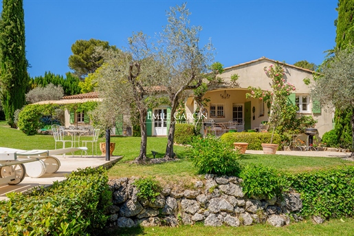 Maison à vendre, à 15 mn d'Aix-en-Provence, au calme avec une belle vue dégagée