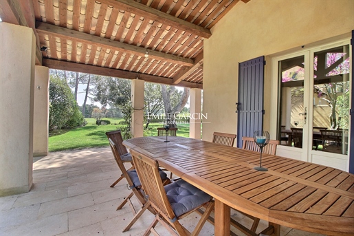 House for sale on the Pont Royal golf resort in Mallemort, Provence