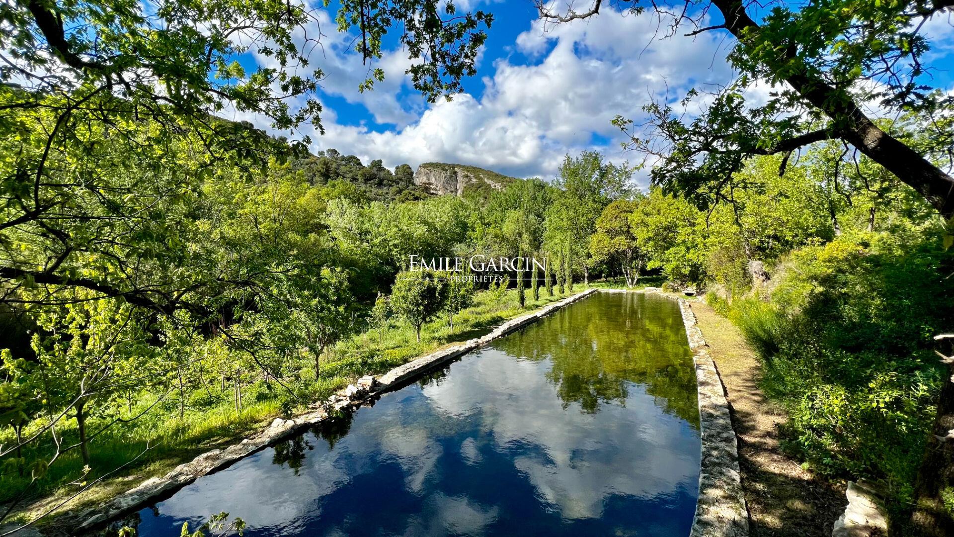 Stunning period residence for sale in a charming Provençal hamlet near Lourmarin
