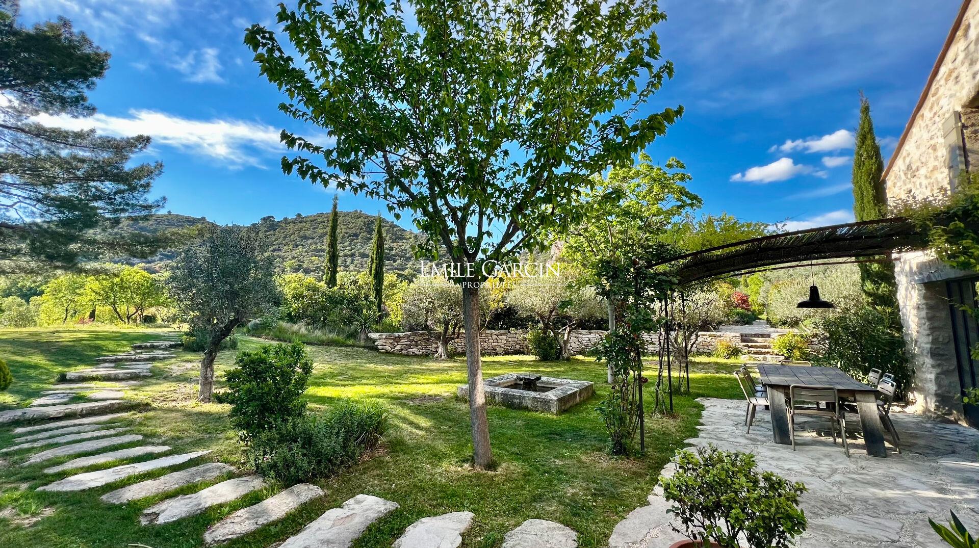 Stunning period residence for sale in a charming Provençal hamlet near Lourmarin