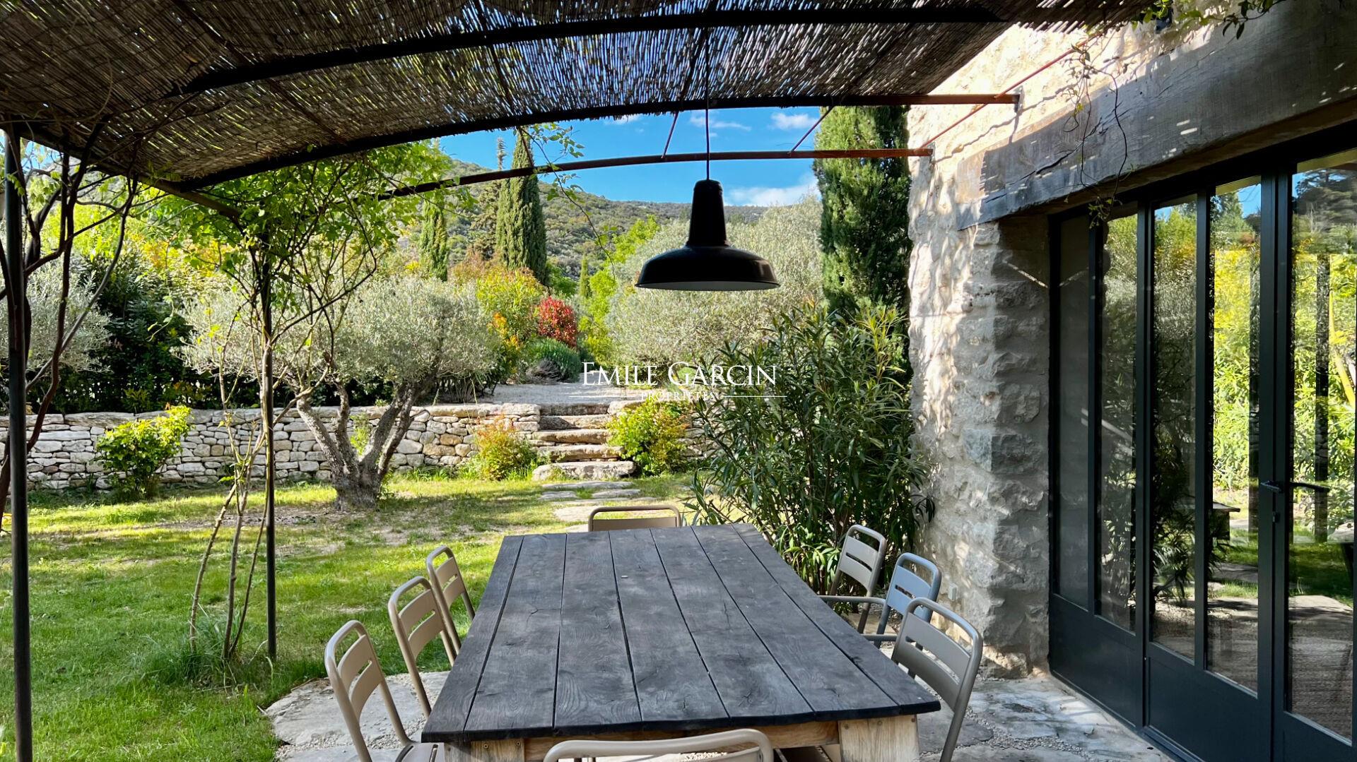 Stunning period residence for sale in a charming Provençal hamlet near Lourmarin
