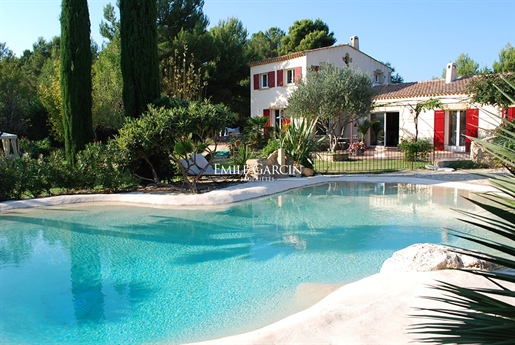Belle propriété à vendre, à 25 minutes d'Aix-en-Provence, sur 5 937 m² de terrain