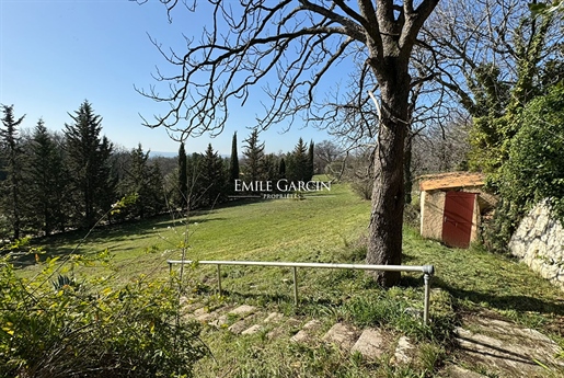 Beautiful property for sale on more than 2.5 hectares of land in the countryside outside Aix