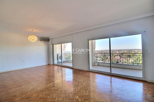 Large apartment with exceptional views for sale in Aix-en-Provence