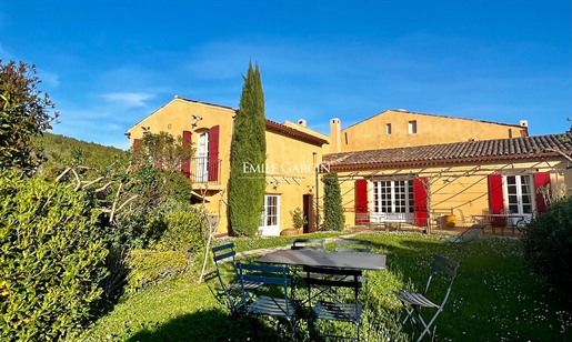Zuid-Luberon - Mooi huis te koop op een Provençaals landgoed