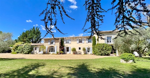 Converted Provencal farmhouse in peaceful surroundings in the South Luberon