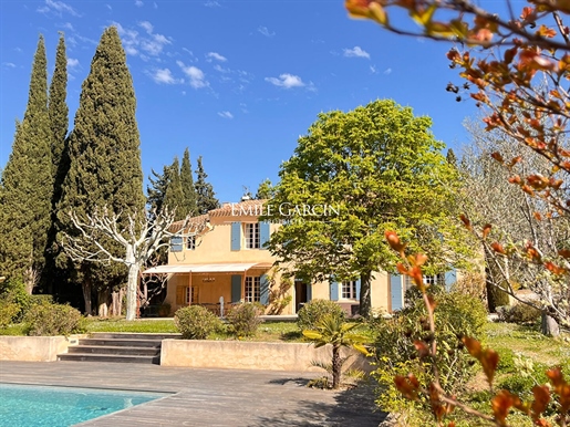 19Th century farmhouse for sale on the outskirts of Aix-en-Provence