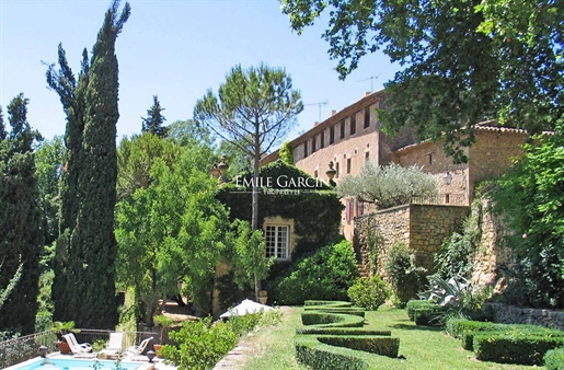 Exceptional property for sale in a village 20 minutes from Aix-en-Provence
