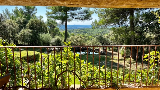Hilltop house with distant views for sale in the South Luberon