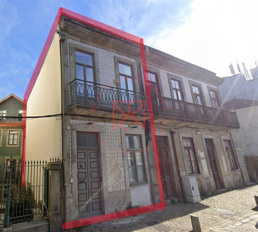 Oud huis in Cais das Pedras om te herstellen
