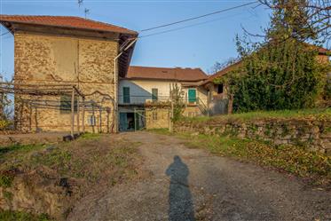 Süd-Piemont, schönes Bauernhaus aus Langa-Stein