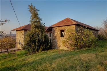Süd-Piemont, schönes Bauernhaus aus Langa-Stein