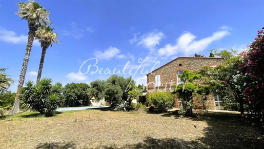 Stone Farmhouse With Pool On Plot Of 5269m², Near Perpignan