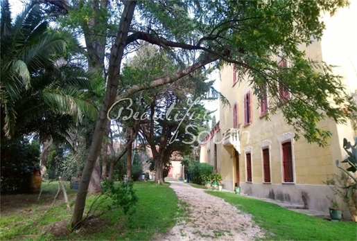 17Th Century Commercial Property And Manor House, Perpignan