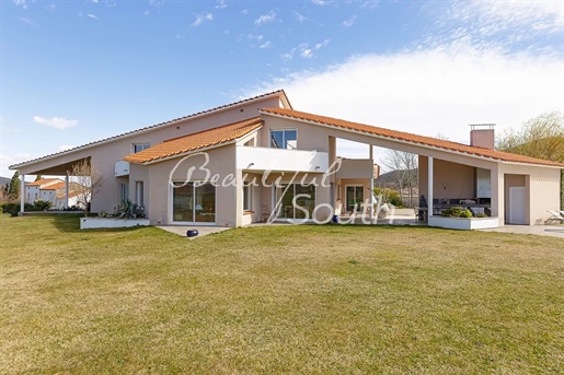Onder architectuur gebouwde villa met panoramisch uitzicht op 2 hectare, Sr Vinca