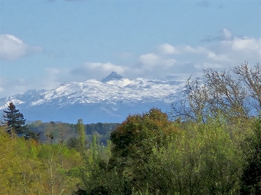 Exceptional environment, view of the Pyrenees.