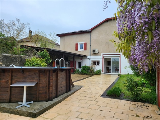 En venta para familias con 2 niños en Bellocq: villa con terraza