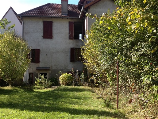 Charaktervolles Einfamilienhaus mit Garten, in der Nähe aller Annehmlichkeiten in Salies de Bearn