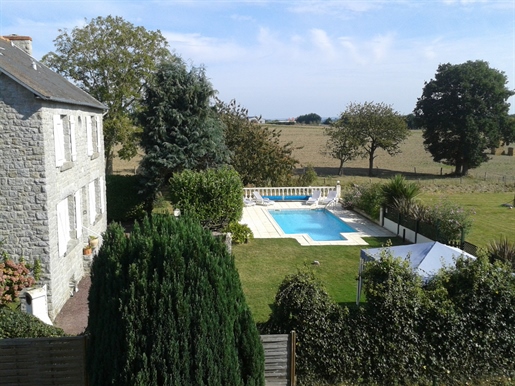 Superb gîte complex with heated pool close to Dinan