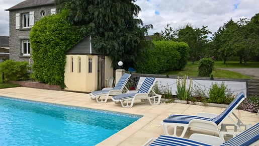 Superb gîte complex with heated pool close to Dinan