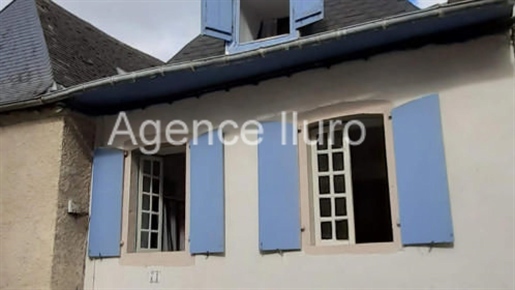 Oloron town centre - House with 4 bedrooms and land of 200 m² -