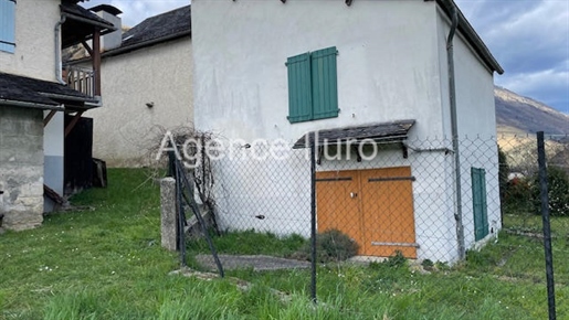 Aspe Valley - Village house in very good structural condition with large plot and mountain views