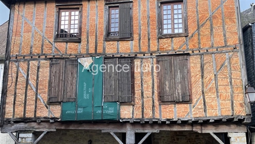 Oloron in the heart of a historic district - For sale half-timbered house -