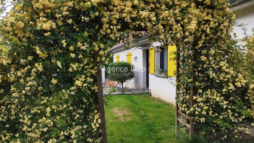 Near Oloron - Recent single-storey house with garden -