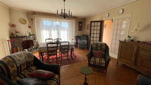 Exclusivity - Large residential house in very good structural condition consisting of two apartment