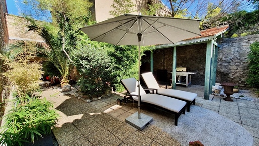 A beautiful town house in the heart of this bustling mediterranean village close to Pezenas