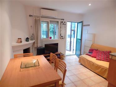 Renovated apartment with covered terrace 200 m from Sa Riera beach.