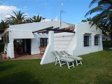 Pals, Vrijstaand huis in een complex met tuin en zwembad op 30 m van het strand