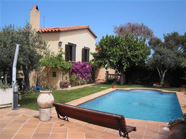 Begur, Residencial Begur house with private garden and pool