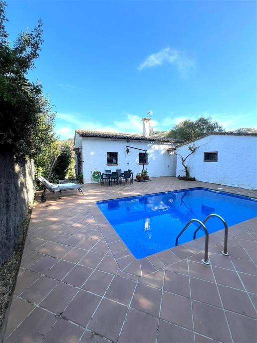 Begur, Chalet independiente con piscina privada, garaje y licencia turístico