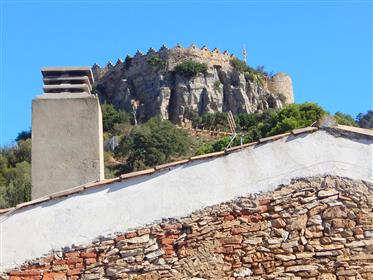 Begur, House in the village centre with views over the castle, needing renovation